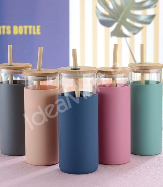 drinking-bottle-550ml-glass-with-wood-lid-straw-silicone-sleeve-for-juice-yogurt-product-image