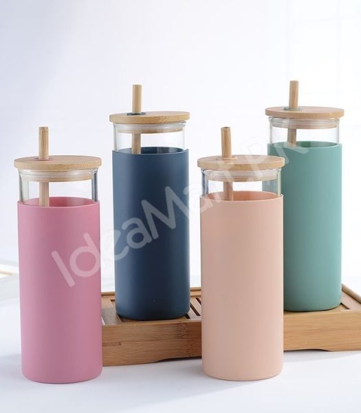 drinking-bottle-550ml-glass-with-wood-lid-straw-silicone-sleeve-for-juice-yogurt-product-image