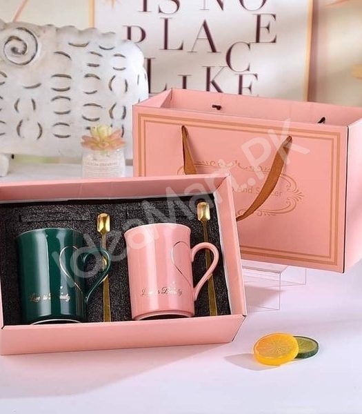 heart-pattern-ceramic-couple-mugs-set-with-spoon-lid-for-coffee-tea-product-image