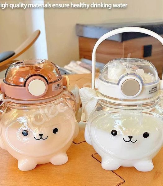 bear-shaped-plastic-water-bottle-1000ml-with-straw-shoulder-strap-for-kids-product-image