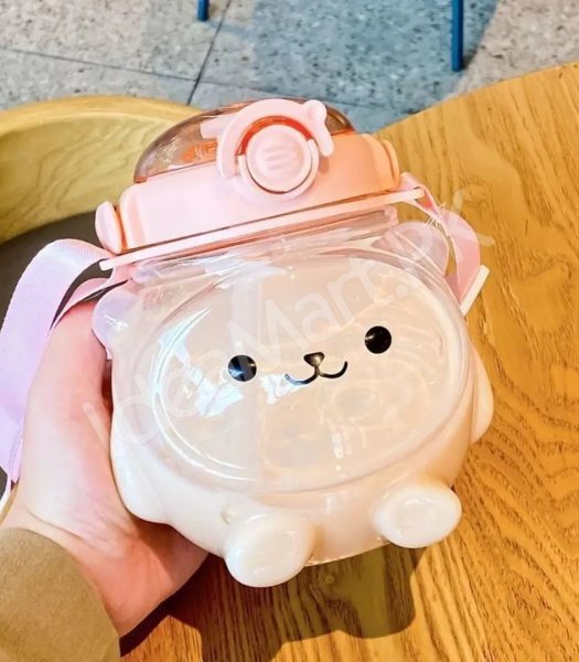bear-shaped-plastic-water-bottle-1000ml-with-straw-shoulder-strap-for-kids-product-image