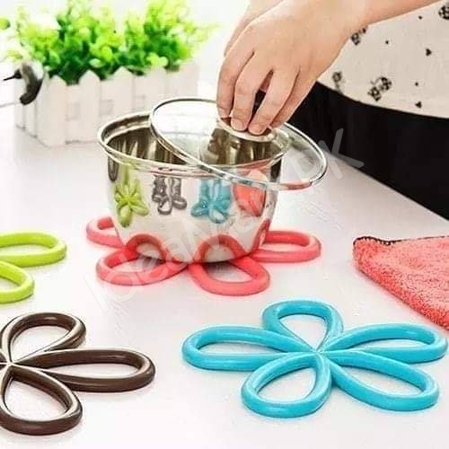 silicone-heat-resistant-non-slip-flower-hot-pad-for-teapots-mugs-and-hot-dishes-product-image