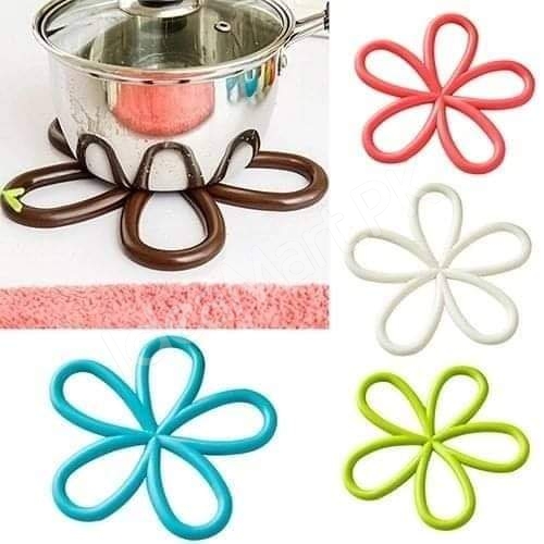 silicone-heat-resistant-non-slip-flower-hot-pad-for-teapots-mugs-and-hot-dishes-product-image