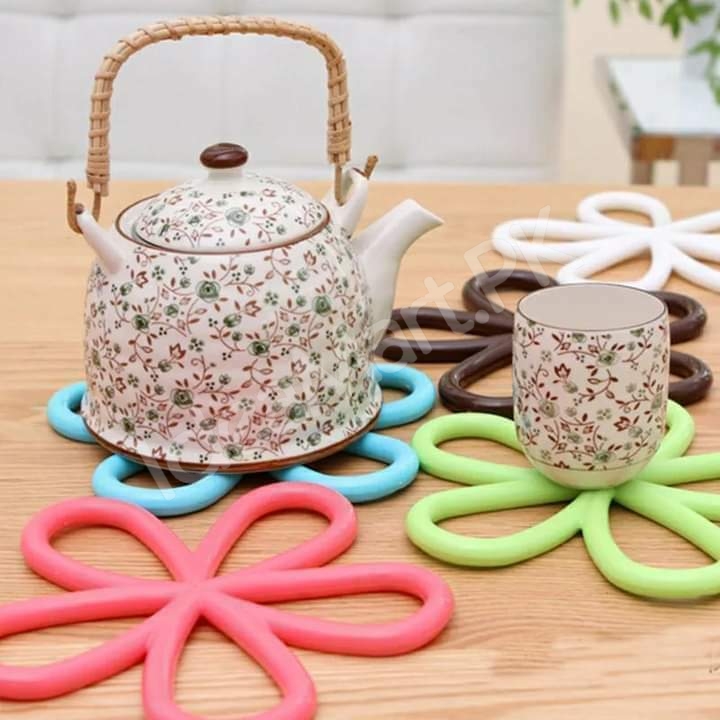 silicone-heat-resistant-non-slip-flower-hot-pad-for-teapots-mugs-and-hot-dishes-product-image