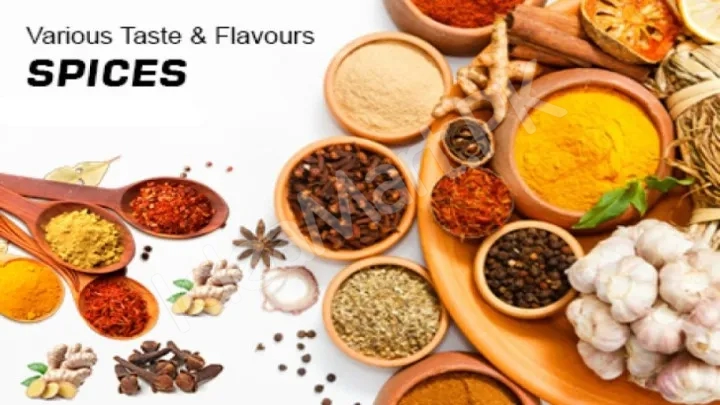 4-in-1-partitioned-spice-storage-box-with-clear-lid-free-spoon-multi-section-seasoning-organizer-product-image