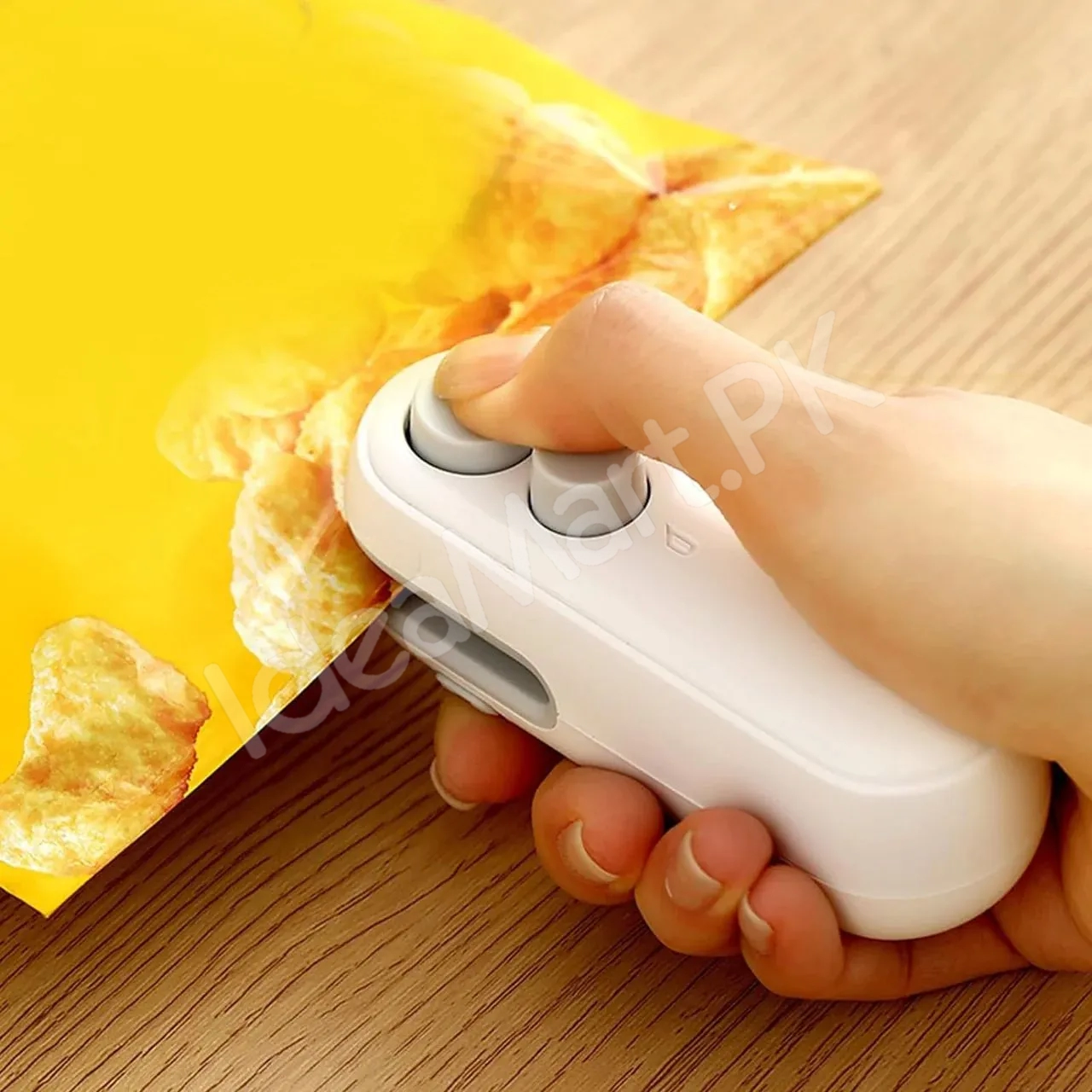 mini-rechargeable-sealing-machine-portable-heat-sealer-for-snack-bags-food-storage-kitchen-use-strong-seal-usb-charging-lightweight-easy-to-use-product-image