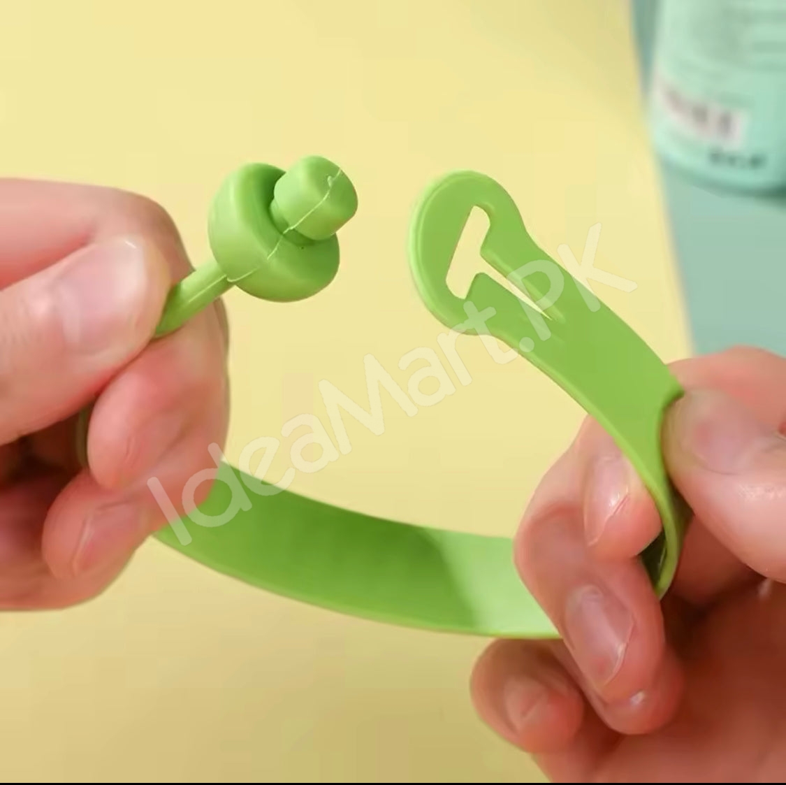 pack-of-3-adjustable-silicone-toilet-seat-lifter-handle-touch-free-lid-lift-tool-universal-fit-colorful-bathroom-accessory-product-image